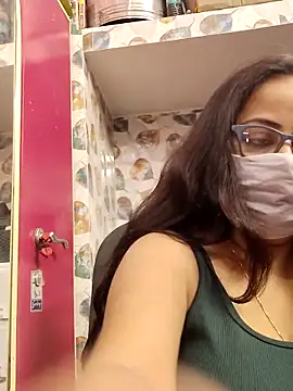 Snapshot of nisha_1110 chatting on 04/12/26, 02:33 nisha 1110 online show from 04/12/26, 02:33