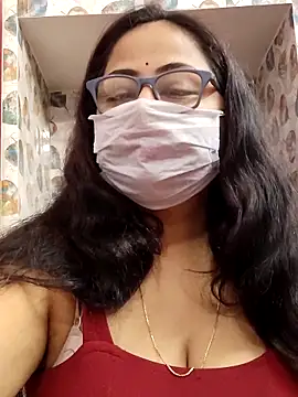 Snapshot of nisha_1110 chatting on 04/13/26, 02:44 nisha 1110 online show from 04/13/26, 02:44