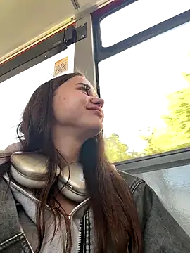 Snapshot of Juice_Bunny chatting on 09/17/25, 09:33 Juice Bunny online show from 09/17/25, 09:33