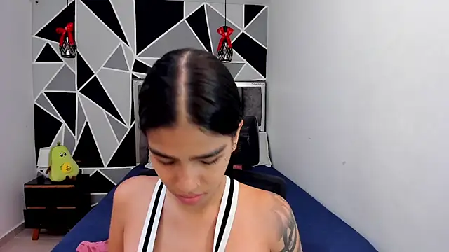 Snapshot of valeria-duarte chatting on 03/30/26, 01:12 valeria-duarte online show from 03/30/26, 01:12