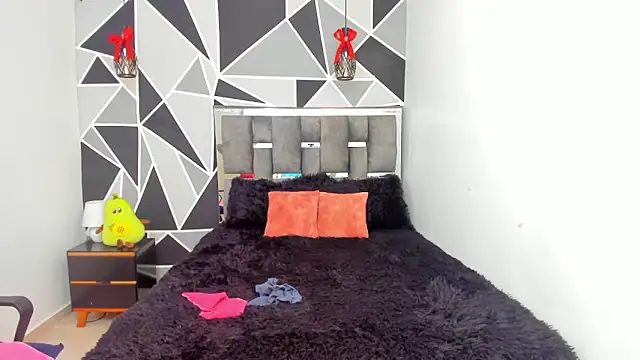 Snapshot of valeria-duarte chatting on 04/05/26, 05:54 valeria-duarte online show from 04/05/26, 05:54