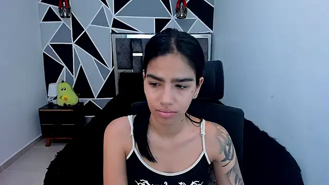 Snapshot of valeria-duarte chatting on 04/08/26, 01:11 valeria-duarte online show from 04/08/26, 01:11