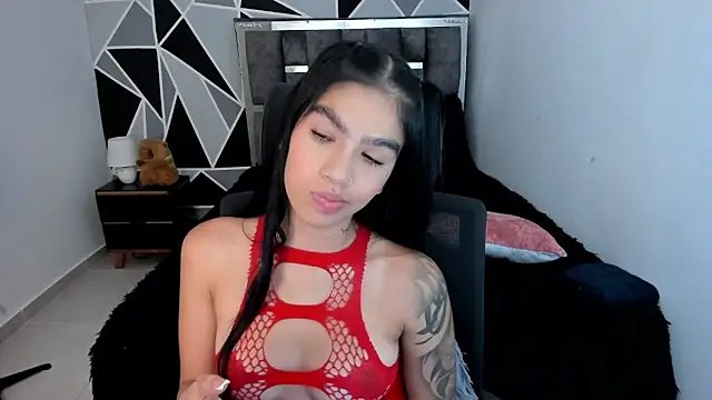 Snapshot of valeria-duarte chatting on 05/08/26, 07:30 valeria-duarte online show from 05/08/26, 07:30