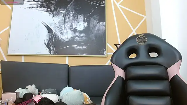 Snapshot of olivia_russo_ chatting on 01/05/26, 08:12 olivia russo online show from 01/05/26, 08:12