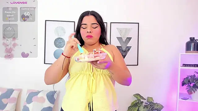 yunna7 online show from 10/18/25, 11:33