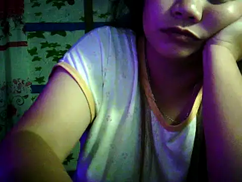 Snapshot of yuana25 chatting on 10/15/25, 01:00 yuana25 online show from 10/15/25, 01:00