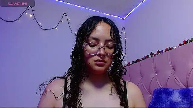 manumeow1 online show from 12/01/25, 10:26