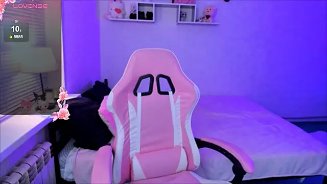 Snapshot of MiaScarlettt chatting on 10/18/25, 07:36 MiaScarlettt online show from 10/18/25, 07:36