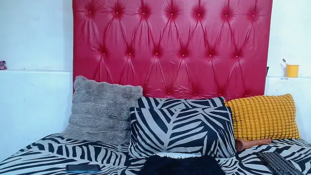 Snapshot of GoldenBigAssCurvy chatting on 04/07/26, 12:44 GoldenBigAssCurvy online show from 04/07/26, 12:44