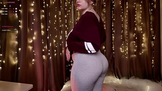 Snapshot of Morvelyn chatting on 12/19/25, 02:24 Morvelyn online show from 12/19/25, 02:24