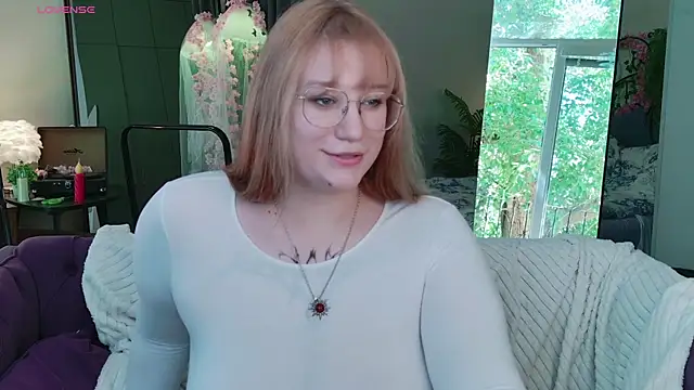 Snapshot of Morvelyn chatting on 07/28/26, 11:17 Morvelyn online show from 07/28/26, 11:17