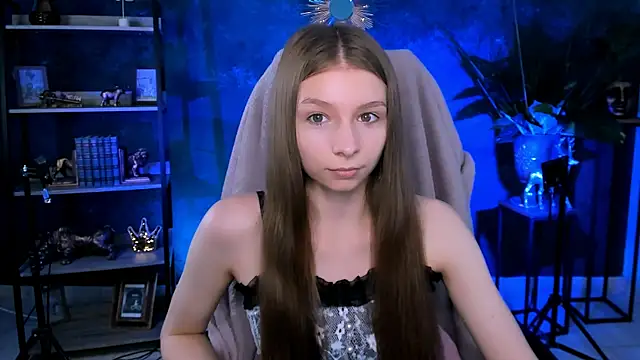 Snapshot of JulieDaniel chatting on 06/18/26, 04:13 JulieDaniel online show from 06/18/26, 04:13
