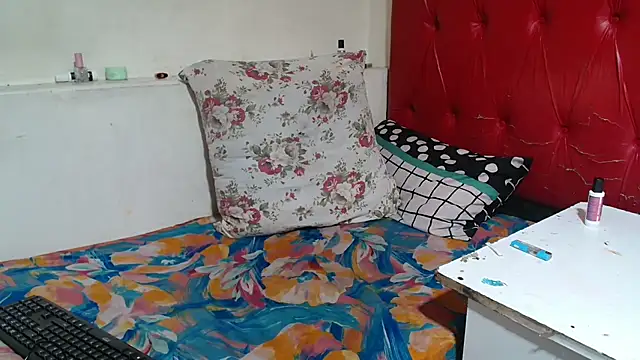 SexyChantyBabe25 online show from 02/18/26, 01:45