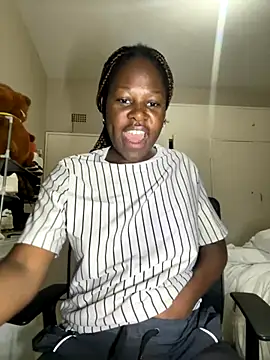 Snapshot of DarkBerryDiamond255 chatting on 10/11/25, 08:29 DarkBerryDiamond255 online show from 10/11/25, 08:29