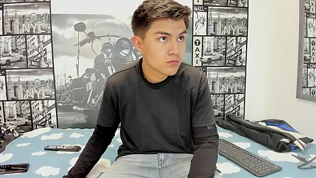 Snapshot of Light_Haze chatting on 10/21/25, 03:24 Light Haze online show from 10/21/25, 03:24