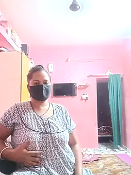 Snapshot of biggbobbsgirl chatting on 10/08/25, 06:27 biggbobbsgirl online show from 10/08/25, 06:27