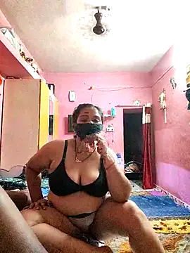 Snapshot of biggbobbsgirl chatting on 03/25/26, 06:03 biggbobbsgirl online show from 03/25/26, 06:03