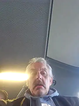 Snapshot of Fonse1860 chatting on 11/12/25, 09:32 Fonse1860 online show from 11/12/25, 09:32