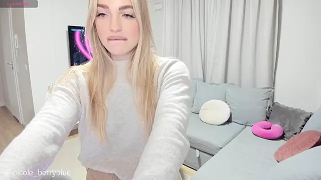 nicole blueberry online show from 10/19/25, 04:18