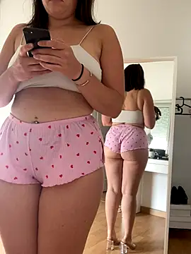 Snapshot of chloedlm5 chatting on 09/24/25, 10:07 chloedlm5 online show from 09/24/25, 10:07