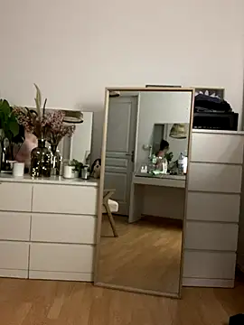 Snapshot of chloedlm5 chatting on 11/10/25, 10:09 chloedlm5 online show from 11/10/25, 10:09