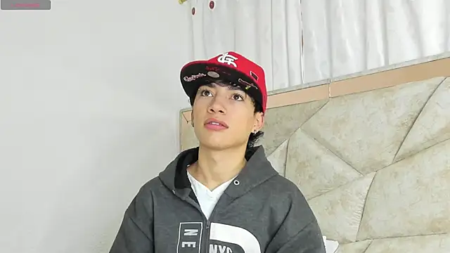 Thiago Divine  online show from 09/17/25, 01:13