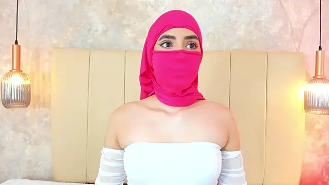 Snapshot of nayiraa_ chatting on 04/06/26, 11:55 nayiraa online show from 04/06/26, 11:55