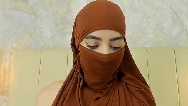 Snapshot of nayiraa_ chatting on 04/11/26, 11:47 nayiraa online show from 04/11/26, 11:47