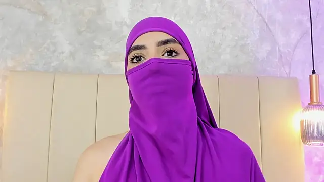 Snapshot of nayiraa_ chatting on 04/14/26, 11:38 nayiraa online show from 04/14/26, 11:38