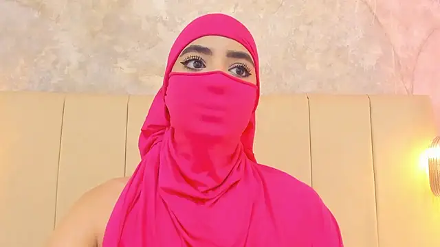 Snapshot of nayiraa_ chatting on 04/22/26, 11:45 nayiraa online show from 04/22/26, 11:45