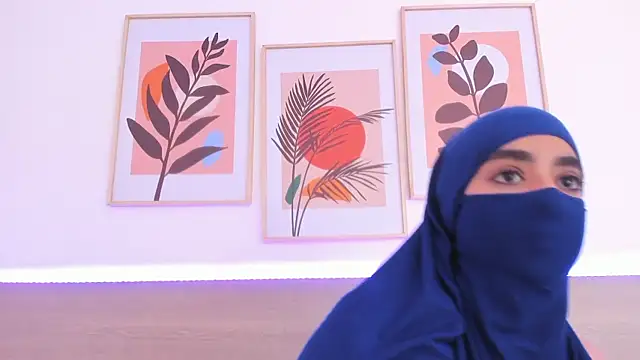 nayiraa  online show from 05/25/26, 11:38