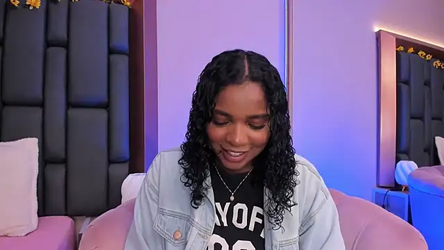 LisaMendez online show from 12/02/25, 04:07