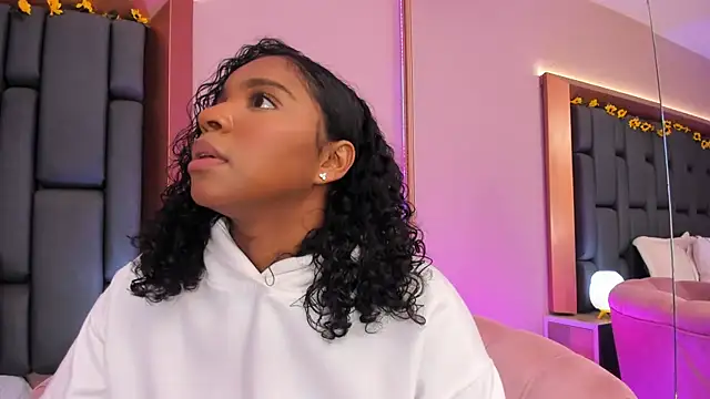 LisaMendez online show from 12/14/25, 04:07