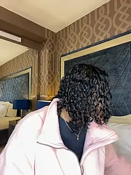 Snapshot of LisaMendez chatting on 06/19/26, 04:17 LisaMendez online show from 06/19/26, 04:17