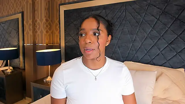 Snapshot of LisaMendez chatting on 07/17/26, 11:31 LisaMendez online show from 07/17/26, 11:31