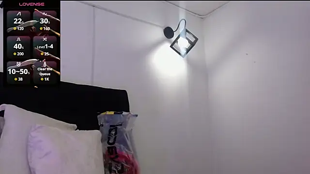 Snapshot of bloom_bbc chatting on 09/24/25, 08:34 bloom bbc online show from 09/24/25, 08:34