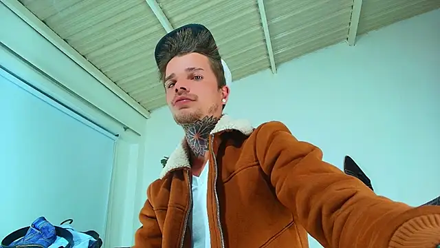 Snapshot of Gold_Loyal77 chatting on 09/09/25, 02:00 Gold Loyal77 online show from 09/09/25, 02:00