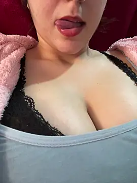 Snapshot of Roubi99six chatting on 04/03/26, 12:03 Roubi99six online show from 04/03/26, 12:03