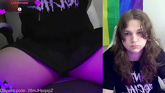 Snapshot of Elli-Ixby chatting on 09/26/25, 02:43 Elli-Ixby online show from 09/26/25, 02:43