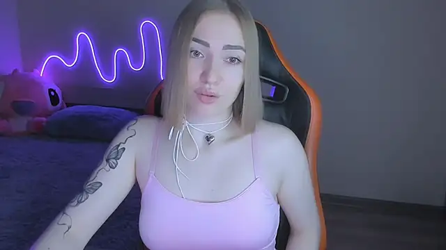 LaraKrein lk online show from 11/14/25, 01:43