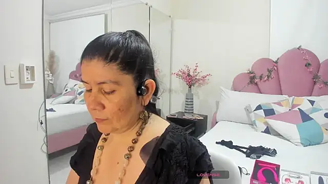 kiraGeiner online show from 02/14/26, 06:04