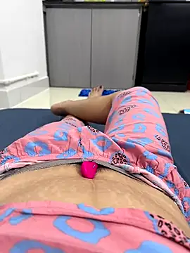 sharon-Hanna online show from 10/20/25, 12:38