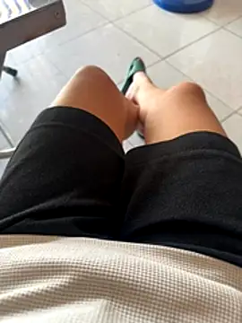 sharon-Hanna online show from 11/19/25, 01:16