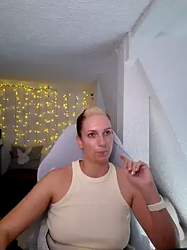 SexyJulia21 online show from 03/07/25, 09:40