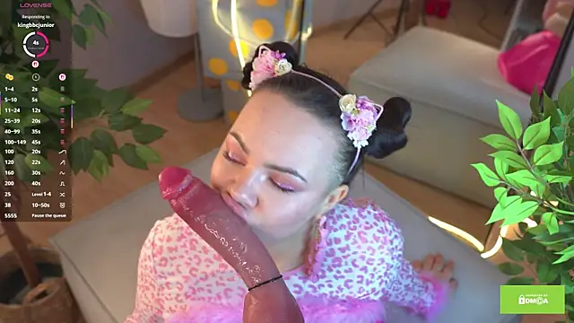 Snapshot of bllowwoww chatting on 10/30/25, 08:27 bllowwoww online show from 10/30/25, 08:27