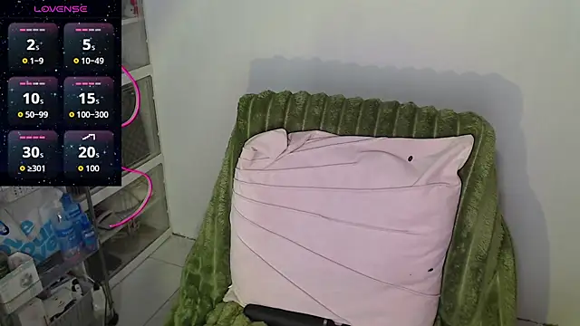 Snapshot of skinny_gracie chatting on 03/20/26, 10:36 skinny gracie online show from 03/20/26, 10:36