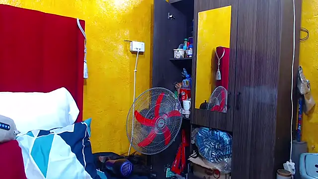 Snapshot of Candycrush2555 chatting on 11/24/25, 08:08 Candycrush2555 online show from 11/24/25, 08:08