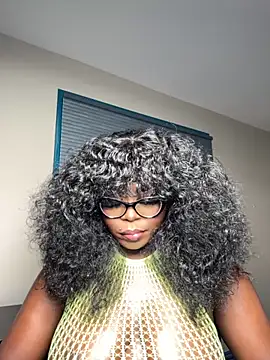 Snapshot of WomanNextdoor1 chatting on 09/23/25, 11:13 WomanNextdoor1 online show from 09/23/25, 11:13