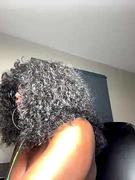 Snapshot of WomanNextdoor1 chatting on 10/10/25, 11:48 WomanNextdoor1 online show from 10/10/25, 11:48