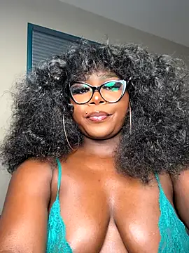 Snapshot of WomanNextdoor1 chatting on 11/01/25, 11:40 WomanNextdoor1 online show from 11/01/25, 11:40